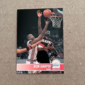 1994-95 Skybox NBA Hoops Ron Harper #93 Basketball Trading Card.